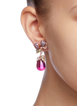 模特儿示范图 - 点击放大 - ANABELA CHAN - 'Pinkberry' diamond gemstone freshwater pearl drop earrings