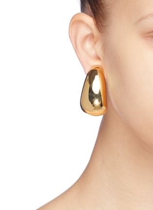 模特儿示范图 - 点击放大 - KENNETH JAY LANE - 镀金金属夹耳式耳环