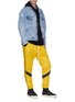 模特儿示范图 - 点击放大 - DANIEL PATRICK - 缎面条状布饰抽绳休闲裤