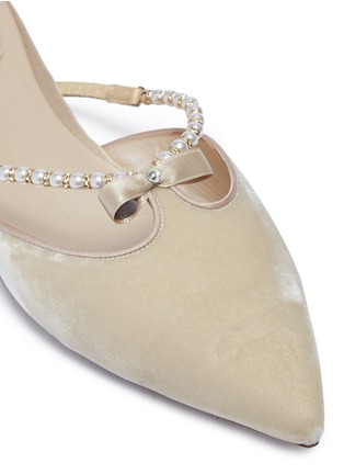 细节 - 点击放大 - RENÉ CAOVILLA - 蝴蝶结装饰人造珍珠搭带天鹅绒拖鞋