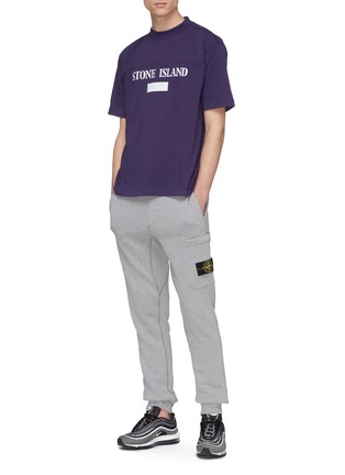 模特儿示范图 - 点击放大 - STONE ISLAND - 反光品牌名称及条纹纯棉T恤