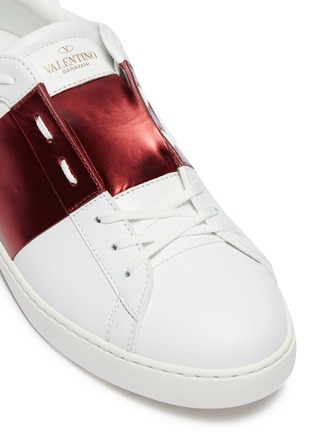 细节 - 点击放大 - VALENTINO GARAVANI - Valentino Garavani Open金属感条纹真皮运动鞋