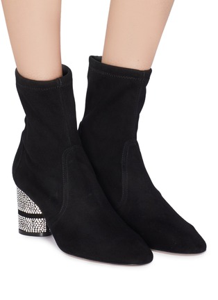 模特儿示范图 - 点击放大 - STUART WEITZMAN - Flash仿水晶粗跟绒面真皮短靴
