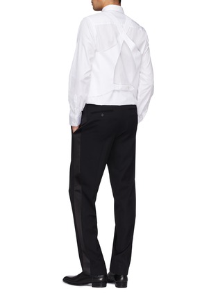 模特儿示范图 - 点击放大 - HELMUT LANG - 镂空交叉布饰纯棉府绸衬衫