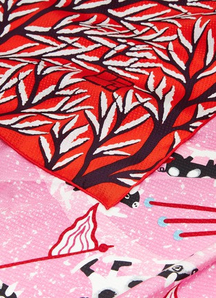 细节 –点击放大 - SHANG XIA - 动物滑冰图案桑蚕丝方巾－粉色