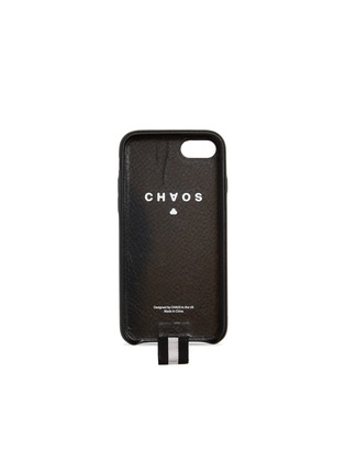 模特儿示范图 - 点击放大 - CHAOS - Blackout logo压纹鹿皮手机壳（黑色）－iPhone7/8