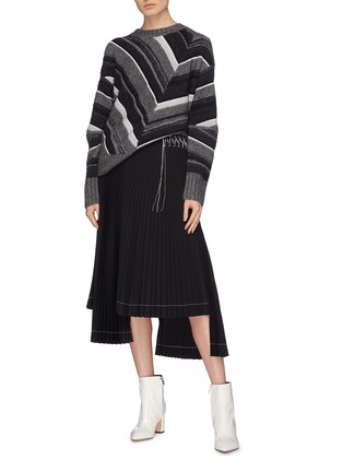 模特儿示范图 - 点击放大 - HELMUT LANG - 小羊皮裙腰缝线不对称百褶半身裙