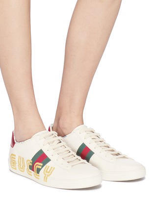 模特儿示范图 - 点击放大 - GUCCI - Ace闪粉品牌标志织带真皮运动鞋