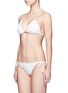 模特儿示范图 - 点击放大 - VIX - FRESH WHITE SCALES鳞片绒面系带比基尼泳裤