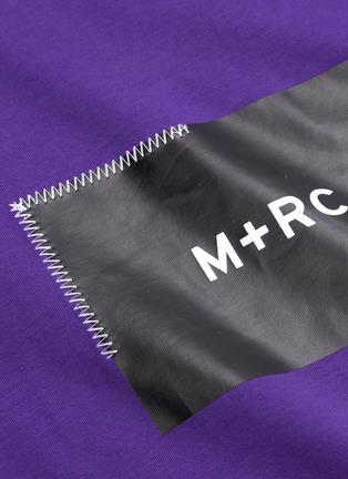  - M+RC NOIR - 车缝线点缀品牌标志纯棉T恤