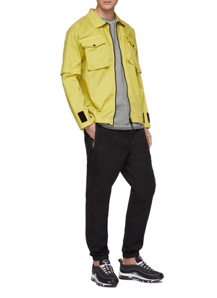 模特儿示范图 - 点击放大 - STONE ISLAND - 可拆式衣袖衬衫式夹克