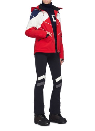 模特儿示范图 - 点击放大 - PERFECT MOMENT - Chamonix II拼色连帽功能羽绒滑雪夹克