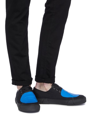 模特儿示范图 - 点击放大 - BOTH - Gum橡胶涂层帆布运动鞋
