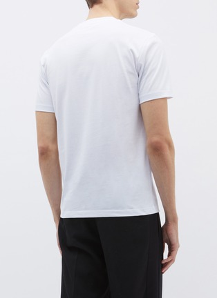 背面 - 点击放大 - MC Q - 品牌名称刺绣纯棉T恤