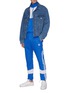 模特儿示范图 - 点击放大 - ADIDAS X OYSTER HOLDINGS - 标志印花网眼布拼接拼色条纹休闲裤