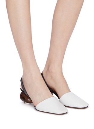 模特儿示范图 - 点击放大 - NEOUS - Sarco镂空木质鞋跟真皮露跟鞋