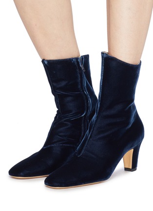 模特儿示范图 - 点击放大 - EMMA HOPE - 'High Zippo' velvet ankle boots