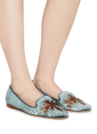 模特儿示范图 - 点击放大 - EMMA HOPE - Star embroidered velvet loafers