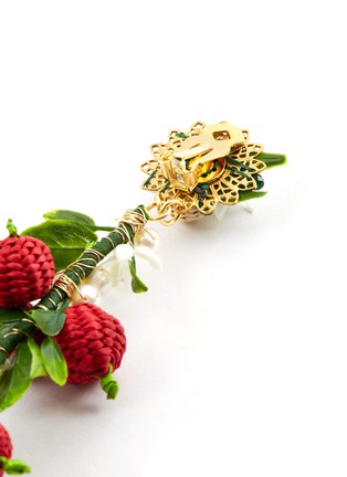 细节 - 点击放大 - MERCEDES SALAZAR - 人造珍珠立体红莓吊坠夹耳式耳环