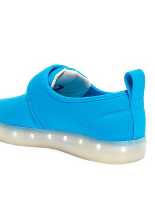 模特儿示范图 - 点击放大 - POP SHOES - Parc儿童款LED灯太空棉运动鞋