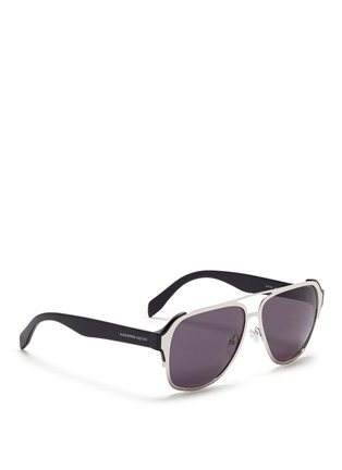 模特儿示范图 - 点击放大 - ALEXANDER MCQUEEN - 金属顶框飞行员太阳眼镜