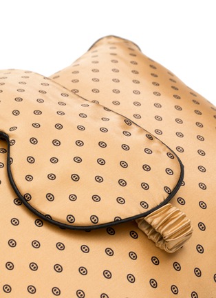 细节 –点击放大 - MANITO - Golden Pig真丝眼罩及抱枕旅行套装－金棕色