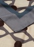 细节 –点击放大 - ANDRÉ FU LIVING - Vintage Modern几何图案羊绒混丝披肩－米色及灰蓝色