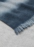 细节 –点击放大 - ANDRÉ FU LIVING - Kigaly初剪羊毛混羊绒毛毯－深蓝色及灰色
