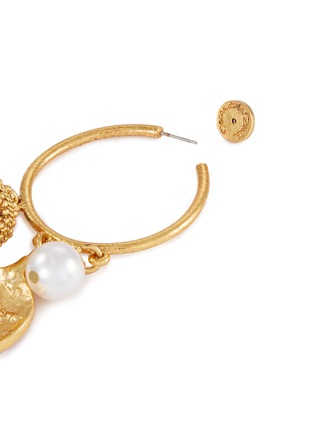 细节 - 点击放大 - OSCAR DE LA RENTA - 人造珍珠及硬币吊坠不对称耳环