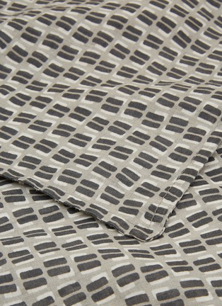 细节 –点击放大 - SOCIETY LIMONTA - Nap Twin几何图案苎麻枕套两件套－烟灰色