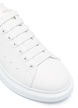 白色大廓形运动鞋展示图