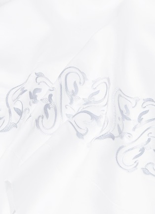 细节 –点击放大 - FRETTE - ORNATE MEDALLION加大双人床叶片刺绣纯棉四件套－奶白色及浅灰蓝色