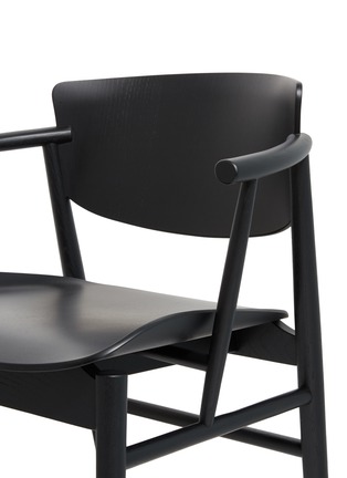 细节 –点击放大 - MANKS - N01™实木扶手椅－黑色