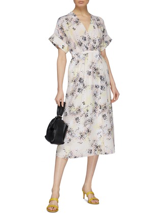 模特示范图 - 点击放大 - EQUIPMENT - Tavine包裹式花卉图案V领连衣裙