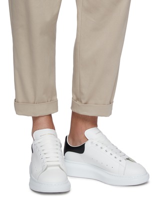 模特儿示范图 - 点击放大 - ALEXANDER MCQUEEN - 'Oversized Sneaker' in leather