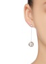 模特儿示范图 - 点击放大 - HEFANG - 贝壳珍珠长吊坠链条耳环