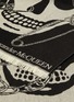 细节 - 点击放大 - ALEXANDER MCQUEEN - Chained Skull珠宝扣饰骷髅头提花羊毛围巾