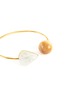 细节 - 点击放大 - SOPHIE MONET - The Pearl Arrow松木圆珠及珍珠贝母黄铜开口手镯