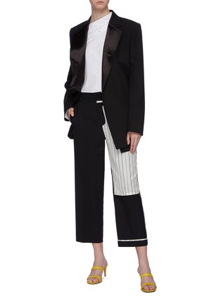 模特儿示范图 - 点击放大 - MONSE - 条纹布饰拼接不对称羊毛长裤