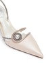 细节 - 点击放大 - RENÉ CAOVILLA - Spilla仿水晶人造珍珠缎面露跟鞋