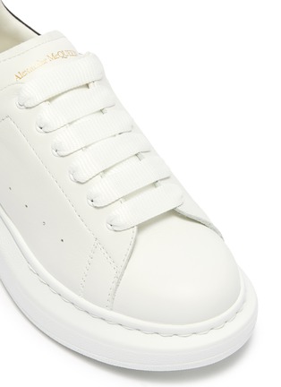细节 - 点击放大 - ALEXANDER MCQUEEN - 'Kids Oversized Sneaker' in leather with suede collar