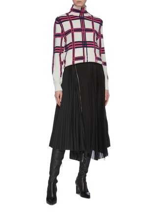 模特儿示范图 - 点击放大 - CÉDRIC CHARLIER - Stripe Fantasy不规则格纹高领初剪羊毛针织衫