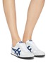 模特儿示范图 - 点击放大 - ONITSUKA TIGER - Serrano拼色标志拼接设计穿套式运动鞋