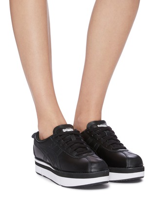 模特儿示范图 - 点击放大 - ONITSUKA TIGER - Expressive品牌标志真皮厚底运动鞋