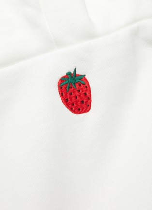 英文标语及草莓刺绣纯棉连帽卫衣展示图