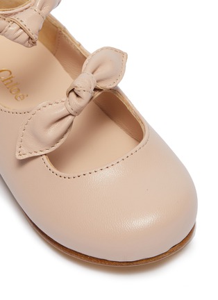 细节 - 点击放大 - CHLOÉ - 婴儿款蝴蝶结真皮单鞋