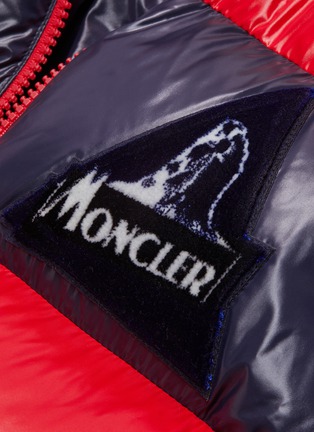  - MONCLER - Gary logo徽章拼色条纹羽绒夹克