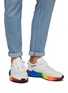 模特儿示范图 - 点击放大 - ADIDAS - Ozweego Pride绒面真皮拼接网眼布彩虹厚底运动鞋