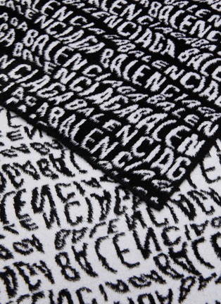 细节 - 点击放大 - BALENCIAGA - Mixed Typo波浪品牌名称天鹅绒围巾