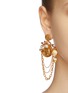模特儿示范图 - 点击放大 - OSCAR DE LA RENTA - 人造珍珠及仿水晶点缀黄铜链条钱币耳环
